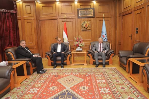 رئيس جامعة السويس