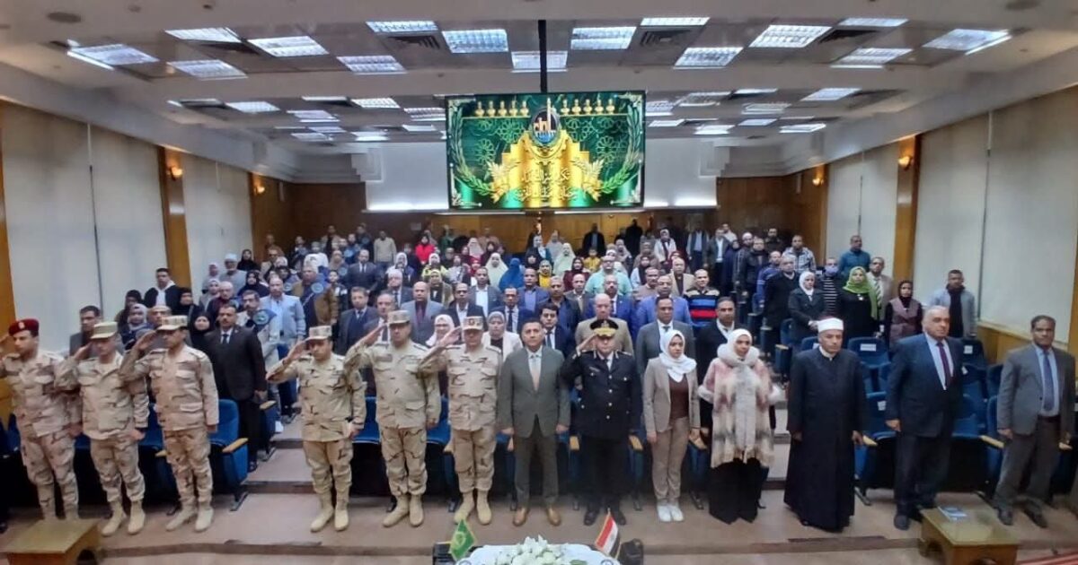 محافظ القليوبية يُكرّم أسر الشهداء ومصابي العمليات في احتفالية "يوم الشهيد"