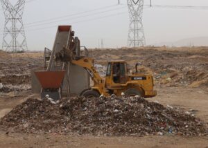 جولة مفاجئة لمحافظ السويس: متابعة تدوير القمامة والمدفن الصحي"