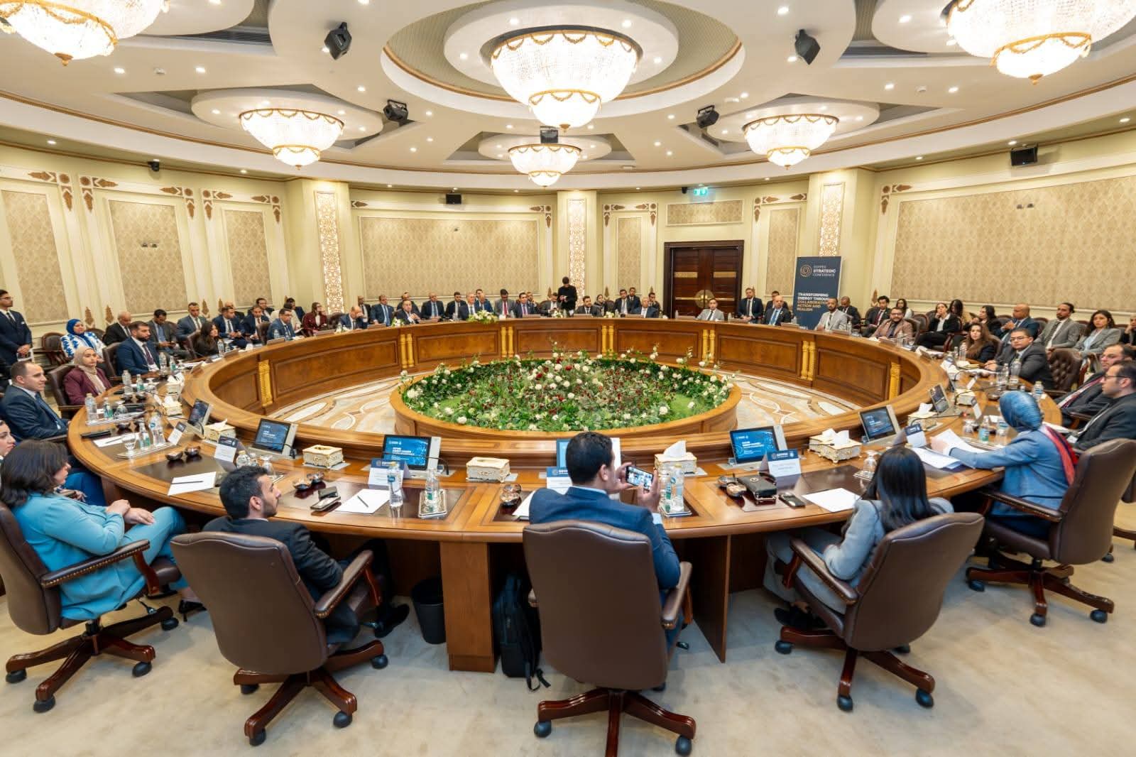 ممائدة مستديرة لتمكين وتأهيل الكفاءات الشابة بقطاع الطاقة