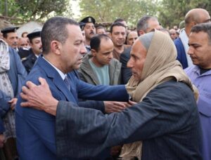 حزن يخيّم على تلا.. محافظ المنوفية يودّع ضحايا حادث السادات