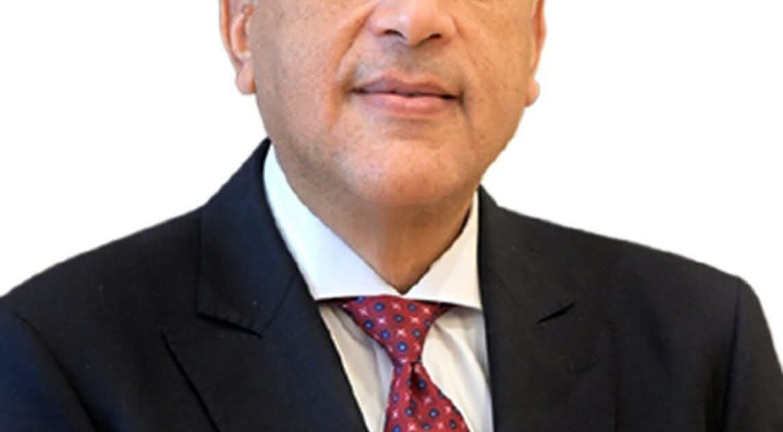 رئيس الوزراء يهنئ قداسة البابا تواضروس الثاني بعيد القيامة المجيد