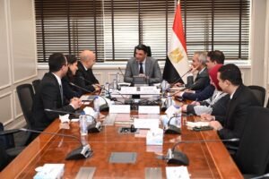 وزير الصناعة في اجتماعاً مع وفد شركة لوريال مصر لصناعة مستحضرات التجميل