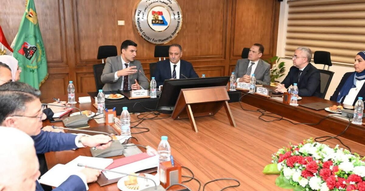 ضرورة الحد من تصدير المواد الخام في صورتها الأولية