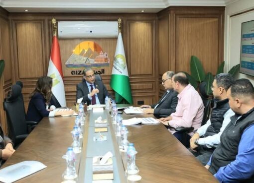 محافظ الجيزة يتابع خطط العمل بحي العجوزة ونسب تنفيذ مشروعات التطوير 