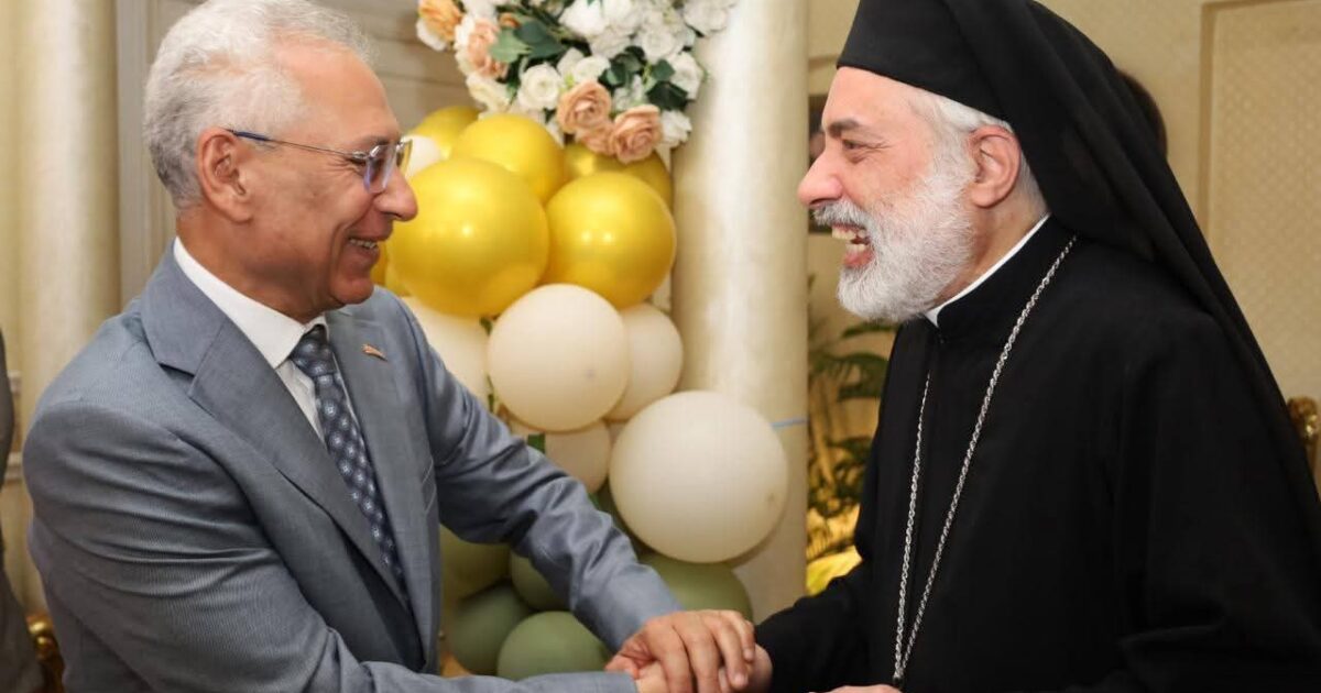 رئيس جامعة المنيا يترأس وفدًا رسمياً من الطلاب المصريين والوافدين لتهنئة كنائس المنيا بعيد القيامة المجيد