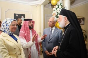 رئيس جامعة المنيا يترأس وفدًا رسمياً من الطلاب المصريين والوافدين لتهنئة كنائس المنيا بعيد القيامة المجيد