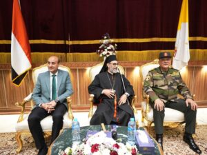 محافظ أسيوط يواصل جولاته بالكنائس للتهنئة بعيد القيامة المجيد ويؤكد: ترابط المصريين قوة دافعة نحو الاستقرار والتقدمم