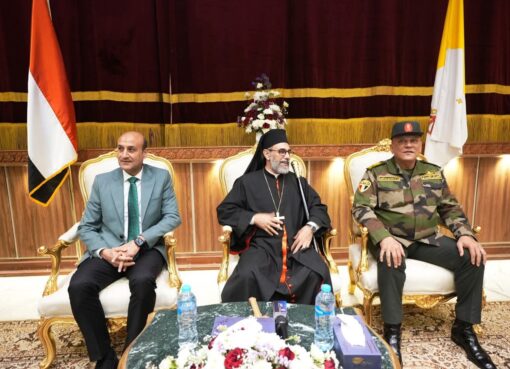 محافظ أسيوط يواصل جولاته بالكنائس للتهنئة بعيد القيامة المجيد ويؤكد: ترابط المصريين قوة دافعة نحو الاستقرار والتقدمم