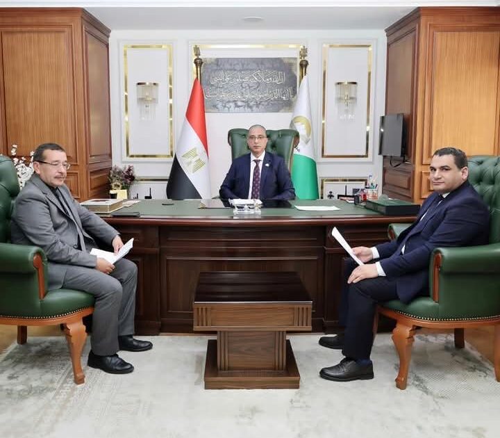 محافظ الجيزة يتابع استعدادات موسم حصاد وتوريد القمح المحلي 