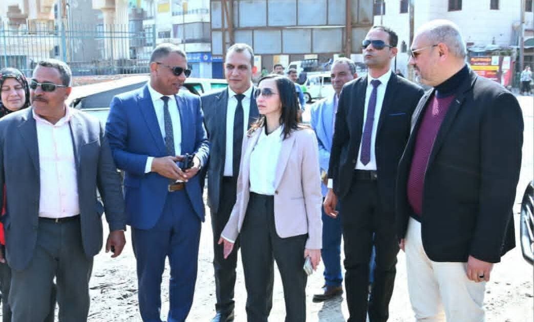 محافظ البحيرة تشيد بجهود رفع تراكمات القمامة بالمقلب العشوائي بدمنهور في وقت قياسي 