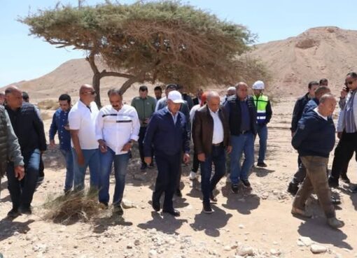 الفريق م. كامل الوزير في منطقة جبل الجلالة لبدء الخطوات لإقامة عدد من المشروعات لتوليد الكهرباء من طاقة الرياح