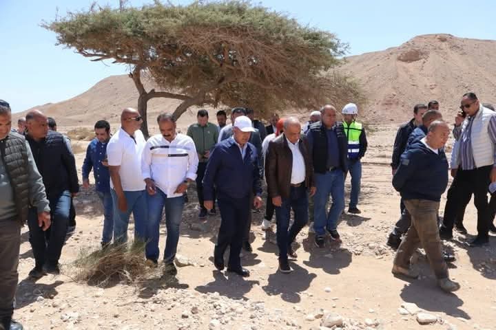 الفريق م. كامل الوزير في منطقة جبل الجلالة لبدء الخطوات لإقامة عدد من المشروعات لتوليد الكهرباء من طاقة الرياح