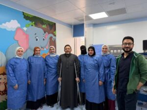 بدون جراحة.. أطباء المنصورة ينقذون طفل 10 سنوات من جسم غريب بالشعب الهوائية