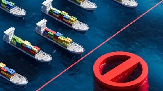 حصار بحري مُحكم.. واشنطن تشل موانئ إيران و6 سفن تعود أدراجها في أول 72 ساعة"