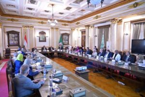 في إطار متابعته لسير العملية التعليمية بكليات الجامعة ومعاهدها .. رئيس جامعة القاهرة يترأس اجتماع مجلس شئون التعليم والطلاب بالجامعة