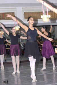 من كواليس الإبداع إلى خشبة المسرح المعهد العالي للباليه يستعد لليلة فنية استثنائية تجسد حصاد عام من التميز