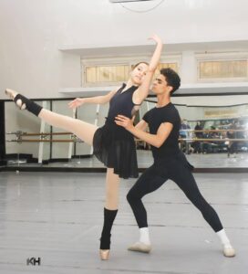 من كواليس الإبداع إلى خشبة المسرح المعهد العالي للباليه يستعد لليلة فنية استثنائية تجسد حصاد عام من التميز