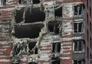 ليلة نار في أوكرانيا.. غارات روسية تُخلّف قتلى ودمارًا