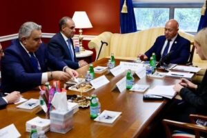 وزير الخارجية يبحث مع رئيس الشئون الخارجية بمجلس النواب الأمريكي العلاقات الثنائية والقضايا الإقليمية