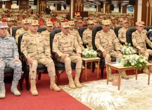 وزير الدفاع يلتقي عددًا من دارسي الأكاديمية العسكرية والكليات والمعاهد العسكرية