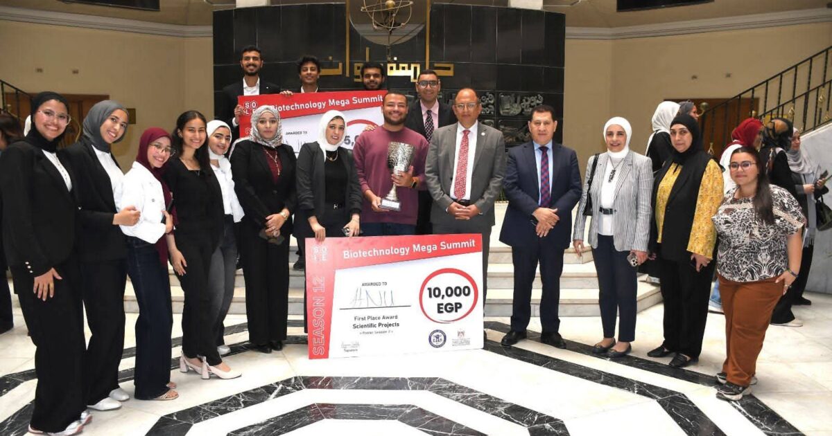 جامعة حلوان الأهلية تكرّم طلاب برنامج التكنولوجيا الحيوية والهندسة الوراثية الفائزين بمسابقة SOLE بدعم من وزارة الشباب والرياضة