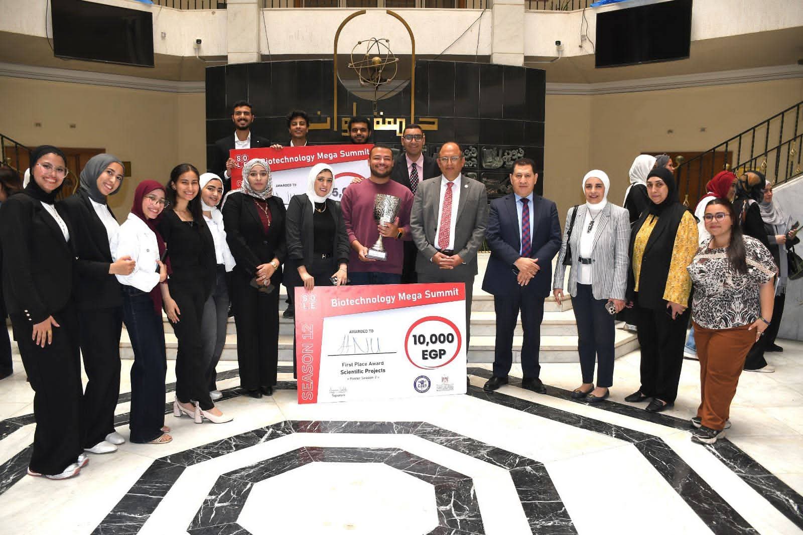 جامعة حلوان الأهلية تكرّم طلاب برنامج التكنولوجيا الحيوية والهندسة الوراثية الفائزين بمسابقة SOLE بدعم من وزارة الشباب والرياضة