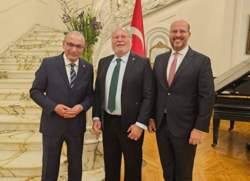 لقاء يحمل دلالات خاصة سفير تركيا بالقاهرة يستقبل الملك فؤاد الثاني وعائلته في أجواء ودية تعكس عمق العلاقات