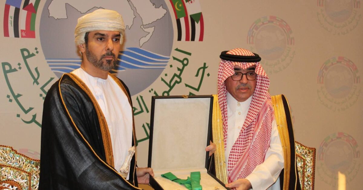 قلادة السياحة العربية من الطبقة الممتازة لجلالة لسلطان سلطنة عمان 