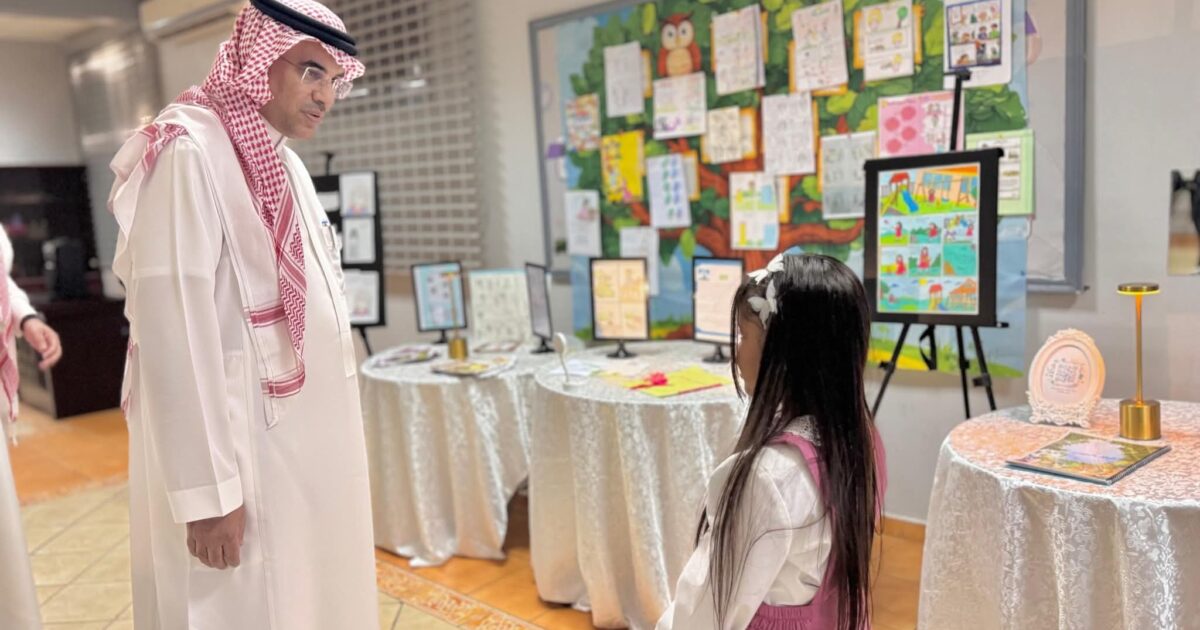 مدير عام تعليم الطائف يزور ابتدائية الشرفي