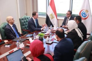 وزير الصحة وفايزر يبحثان توسيع التعاون لعلاج الأورام والهيموفيليا وتوطين اللقاحات