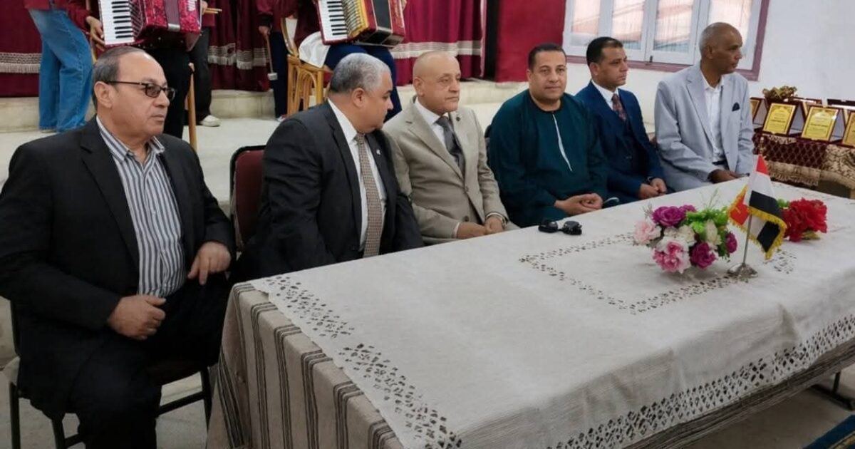 عمارةيفتتح معرض العلوم بمدرسة أرمنت الثانوية بنات بارمنت