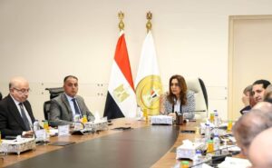 تصريح مؤقت خلال أسبوع لتشغيل المحال وخطة حكومية لتبسيط إجراءات التراخيص