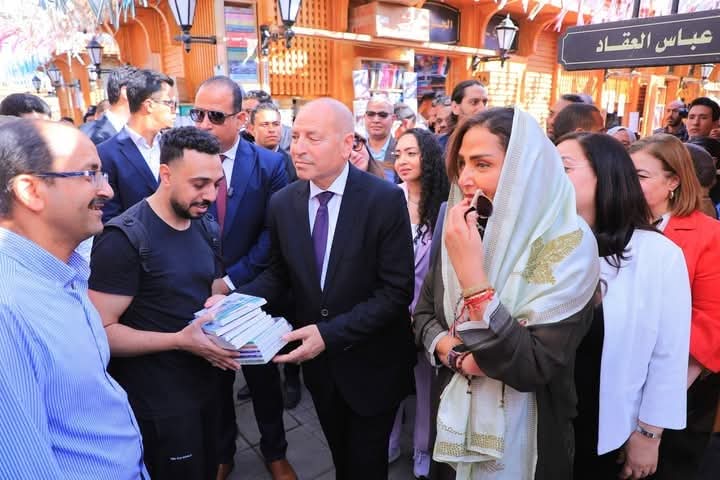 محافظ القاهرة وسفيرة النوايا الحسنة لموئل الأمم المتحدة يتفقدان سوق العتبة كنموذج قابل للتكرار والتوسّع 