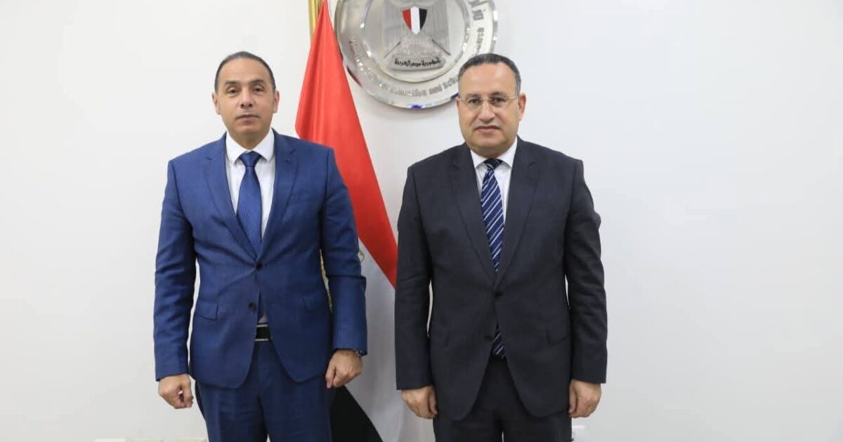 وزير التعليم العالي يبحث مع رئيس الرقابة المالية آليات نشر الثقافة المالية لطلاب الجامعات وفرص الاستفادة من الأنشطة غير المصرفية