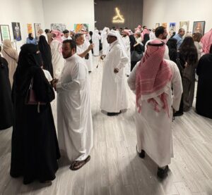 *انطلاق معرض “بهجة العيد” بجدة بمشاركة 24 فنانًا وسط حضور لافت واقتناء أعمال فنية*
