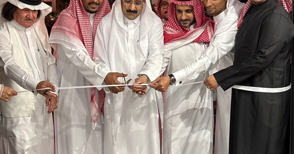 *انطلاق معرض “بهجة العيد” بجدة بمشاركة 24 فنانًا وسط حضور لافت واقتناء أعمال فنية*