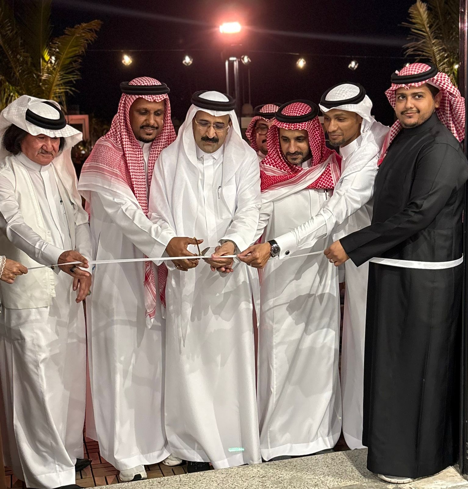 *انطلاق معرض “بهجة العيد” بجدة بمشاركة 24 فنانًا وسط حضور لافت واقتناء أعمال فنية*