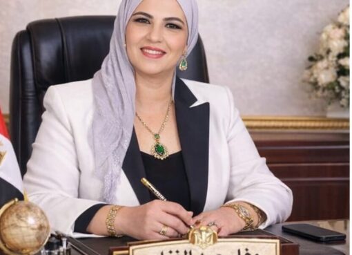 رؤية صحفية بين المحلية والعالمية وإدارة تصنع الفرق  