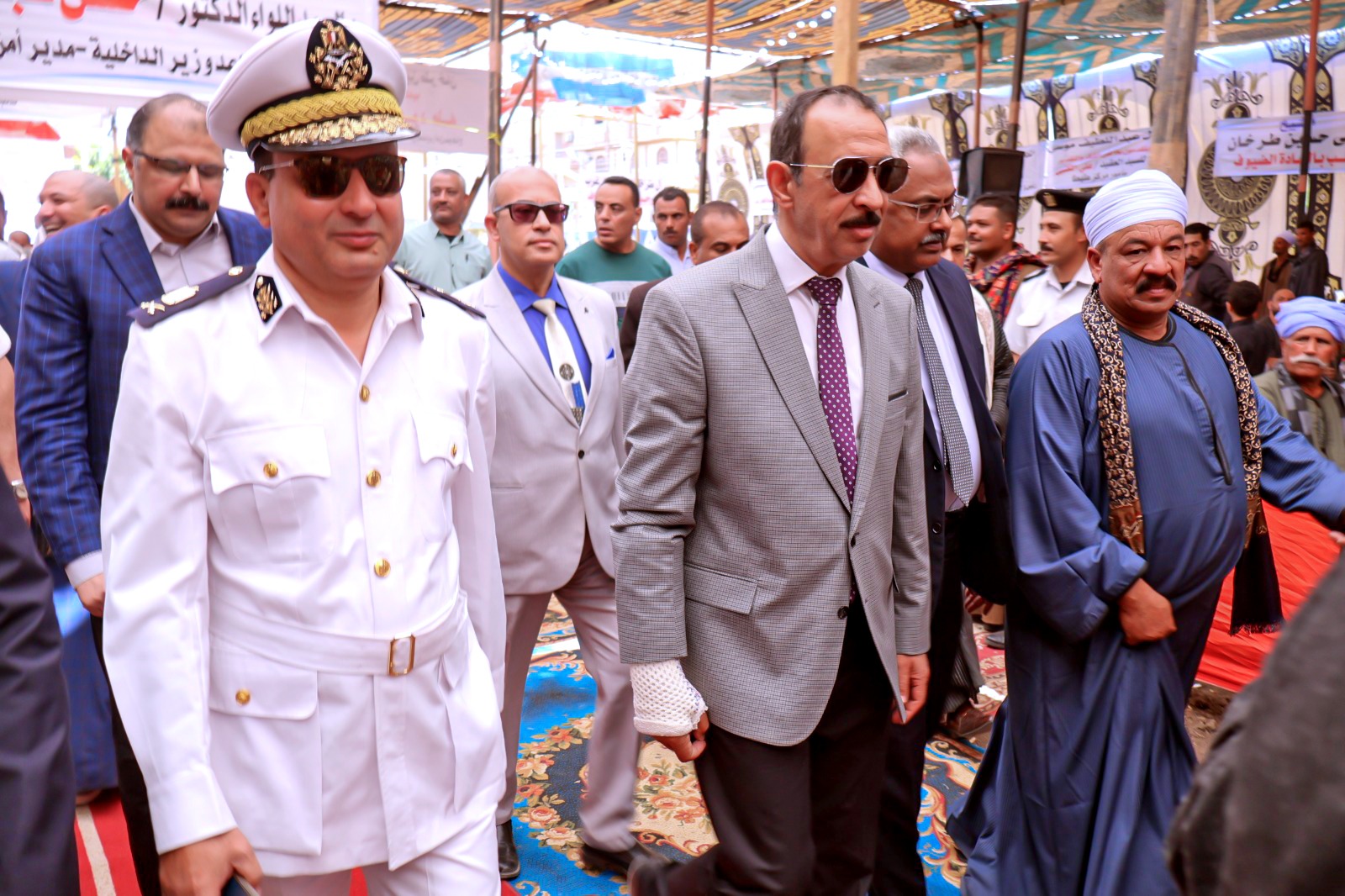 محافظ سوهاج يشهد صلح أبناء العمومة من عائلة "العضايمة " بقرية الصوامعة غرب بطهطا