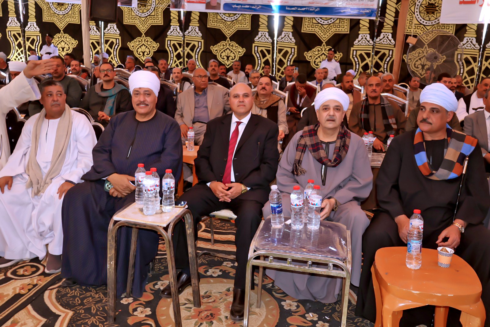 محافظ سوهاج يشهد صلح أبناء العمومة من عائلة "العضايمة " بقرية الصوامعة غرب بطهطا