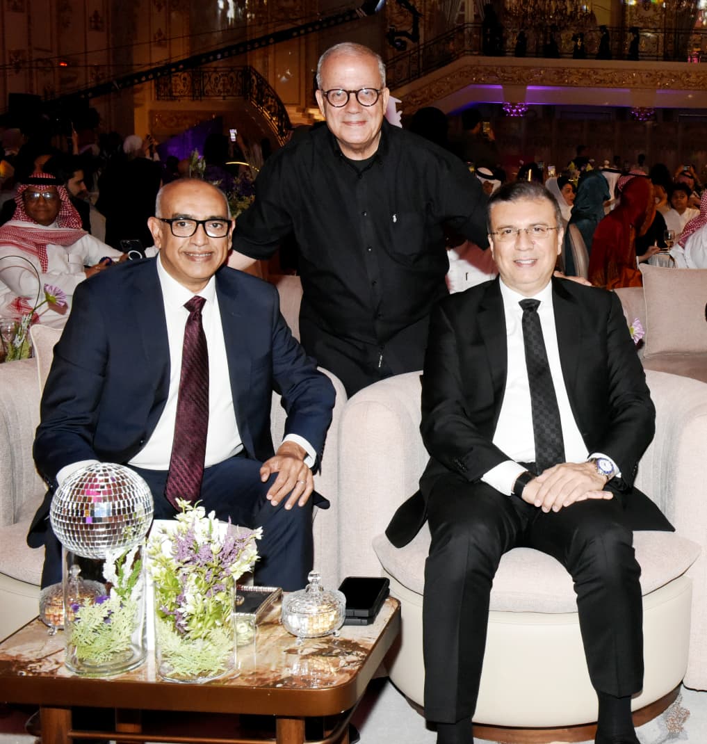 بحضور القنصل العام لجمهورية مصر ورئيس أتحاد المصريين بالمملكة ورئيس النادي الأهلي تخريج طلاب وطالبات مدارس ناسا العالمية بجدة 