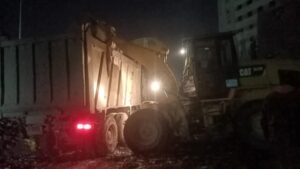 إزالة ورفع 800 طن مخلفات من منطقة حمد بحي الهرم ضمن حملات مكثفة للنظافة
