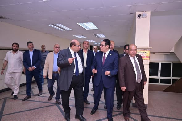 رئيس جامعة القاهرة