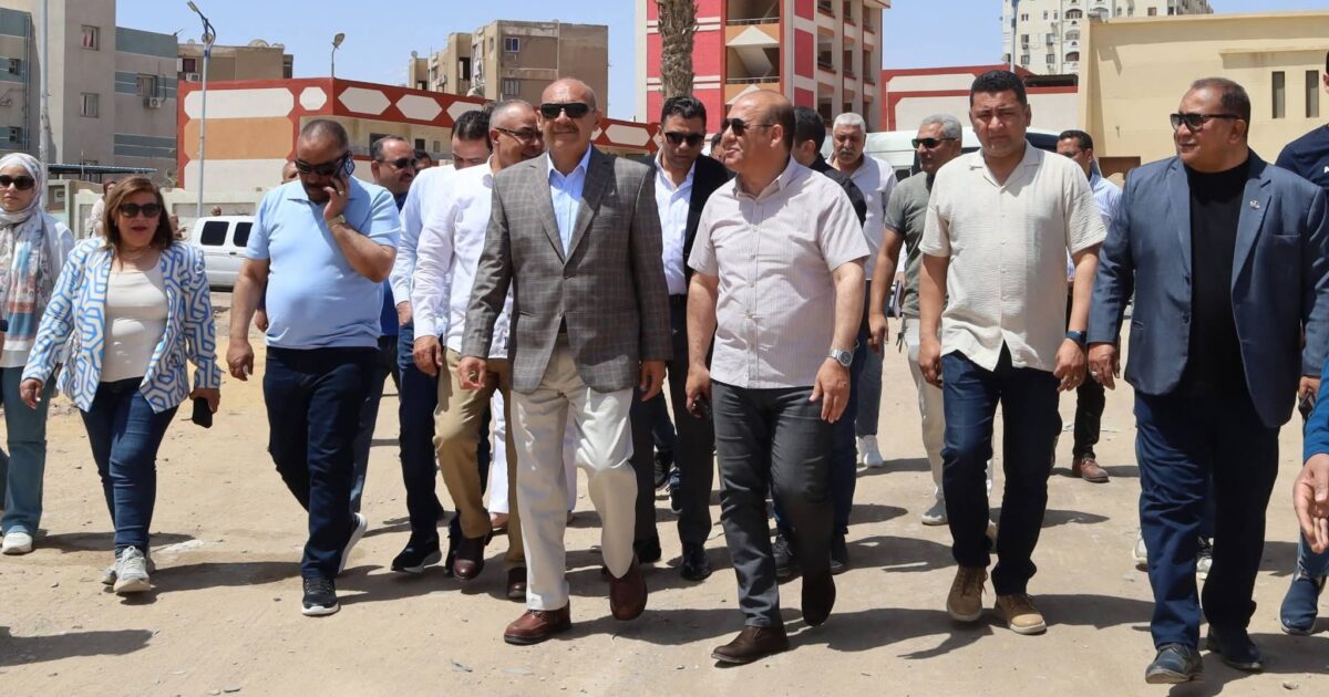 محافظ السويس يتفقد منطقة الخور بحي السويس
