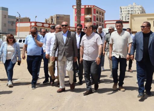 محافظ السويس يتفقد منطقة الخور بحي السويس