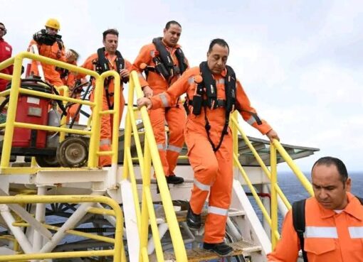 رئيس الوزراء يتفقد الحفار المصري "القاهر-2" بالبحر المتوسط