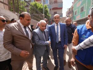 محافظ أسيوط يتفقد قافلة طبية مجانية بالقوصية