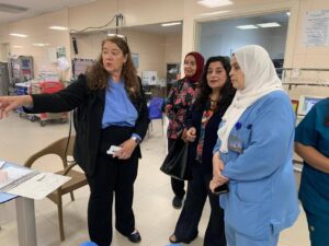 قصر العيني جامعة القاهرة يستضيف خبيرة عالمية لتطوير الرعاية بقلب الأطفال بمستشفى 