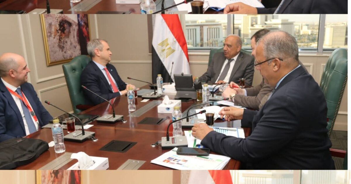 بحث وزير الكهرباء والطاقة المتجددة دفع وتيرة الإنجاز مع مسئولى شركة الكازار الاماراتية فى مشروعات طاقة الرياح بمناطق الزعفرانة وجنوب الغردقة 